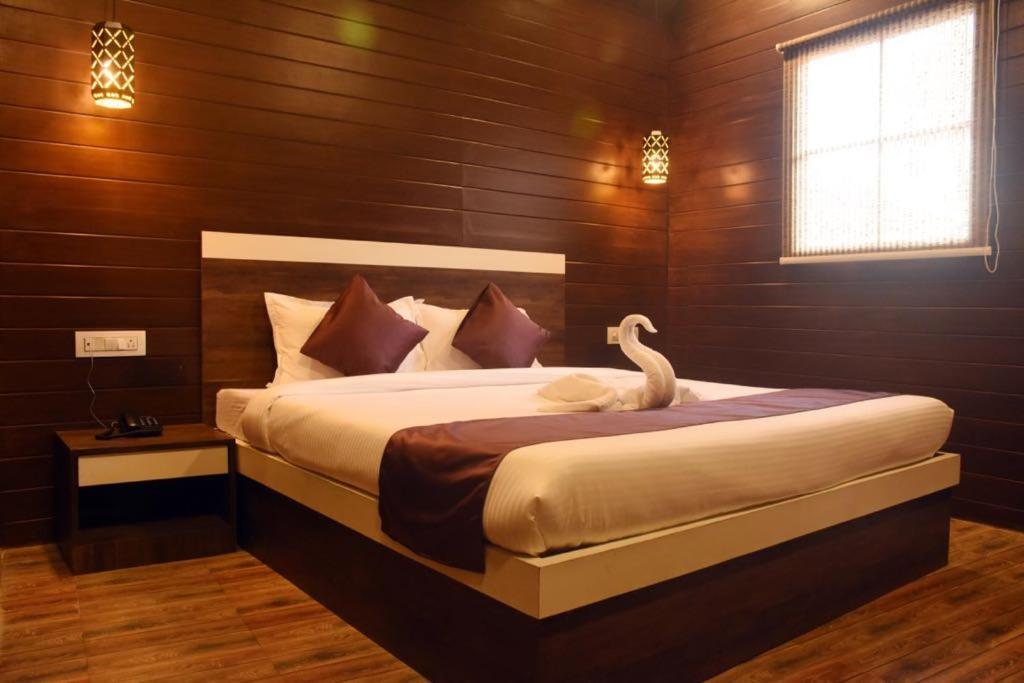 Woodhouse Beach Resort Baga Exterior photo