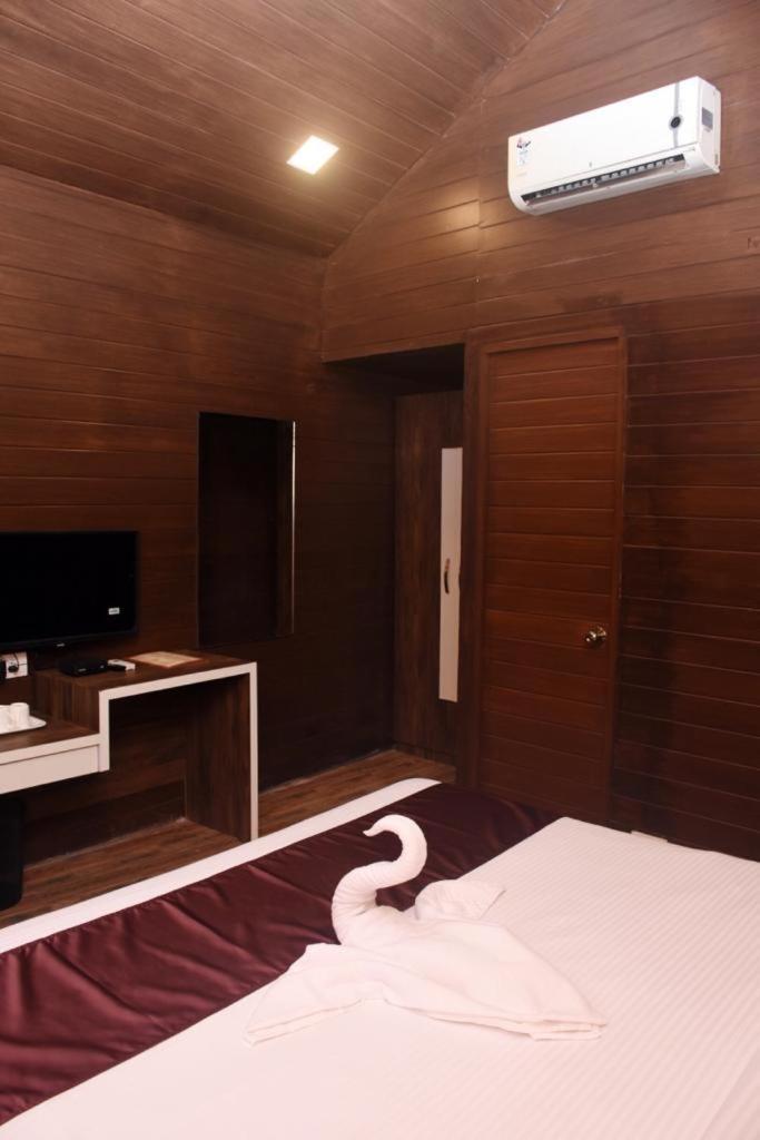 Woodhouse Beach Resort Baga Exterior photo