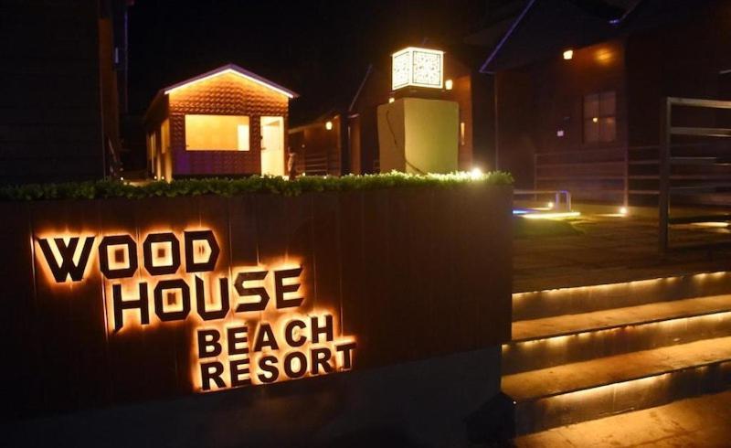 Woodhouse Beach Resort Baga Exterior photo