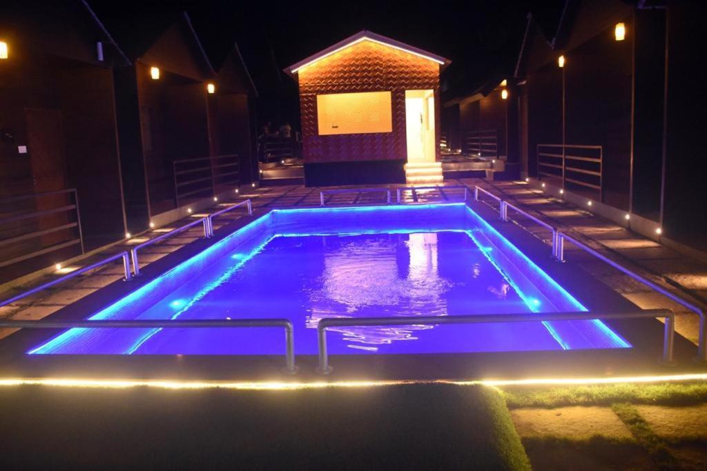 Woodhouse Beach Resort Baga Exterior photo